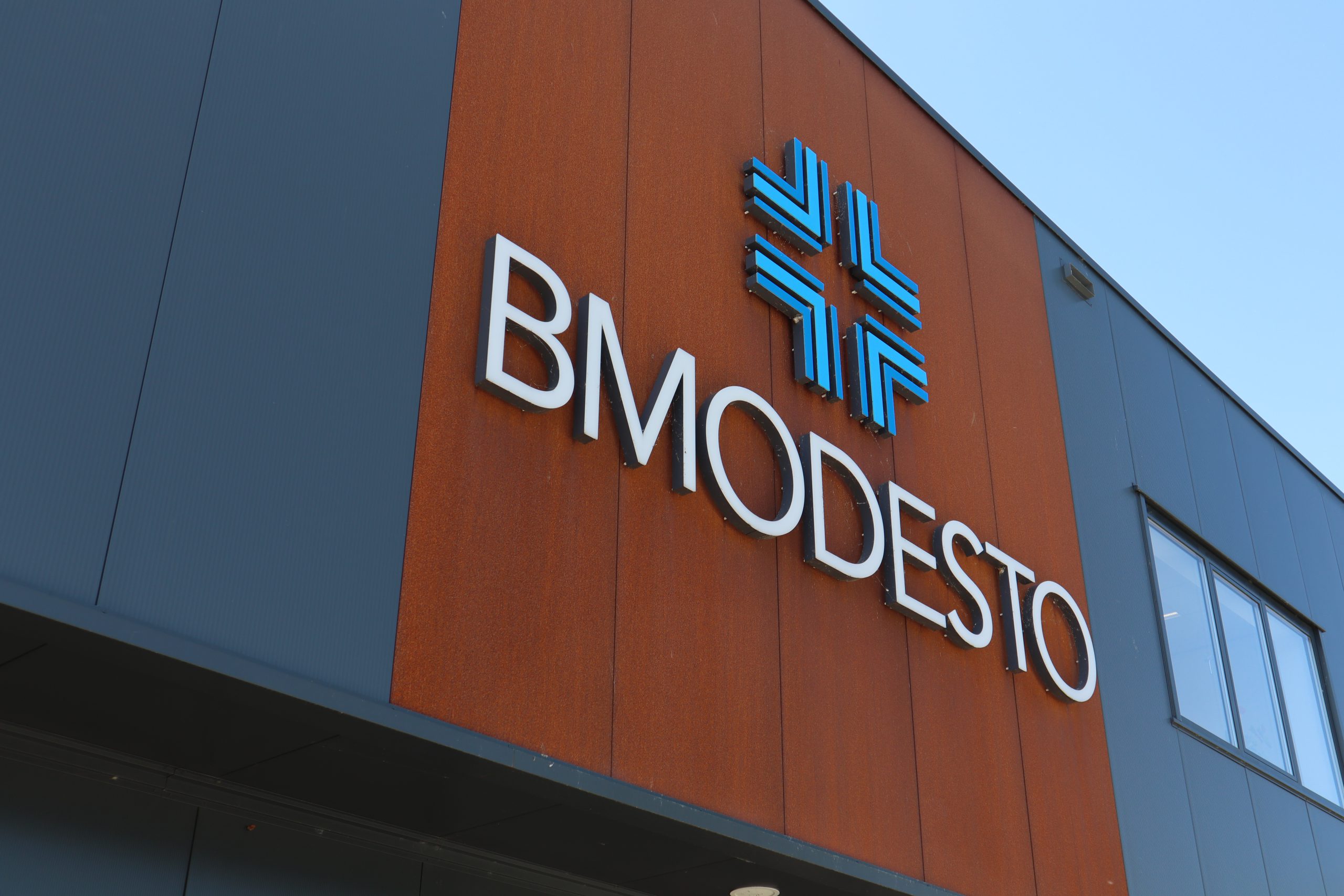 Oprichting BModesto